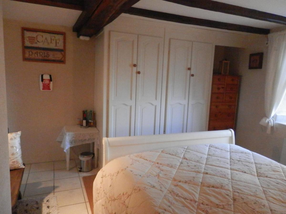 La Petite Cretouffiere - Naturiste Accommodation - Adult Only Colombiers-du-Plessis Екстериор снимка