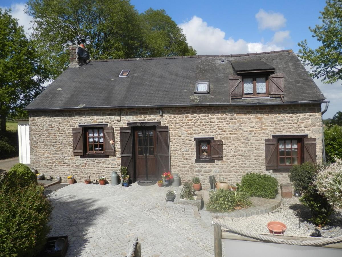 La Petite Cretouffiere - Naturiste Accommodation - Adult Only Colombiers-du-Plessis Екстериор снимка