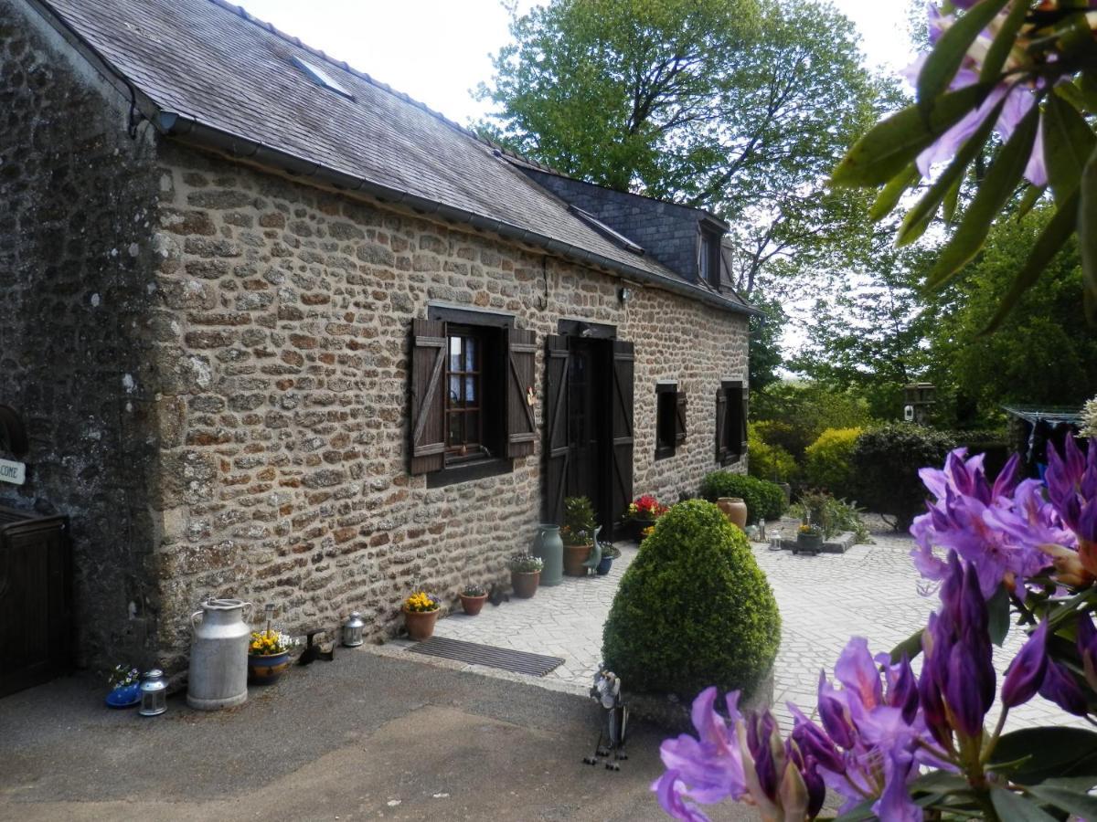 La Petite Cretouffiere - Naturiste Accommodation - Adult Only Colombiers-du-Plessis Екстериор снимка